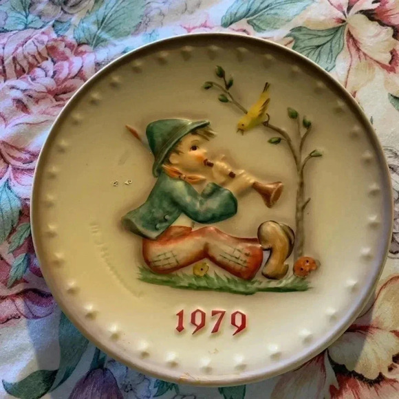 MJ Hummel 1979 Plate - Picture 1 of 2
